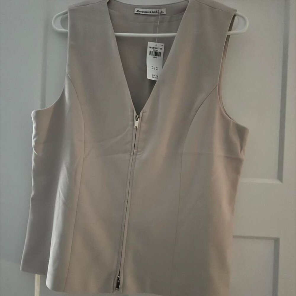 NWT Abercrombie Tailored Front Zip Vest Top | Quiet Luxury | Neutral Minimalist - Picture 11 of 12
